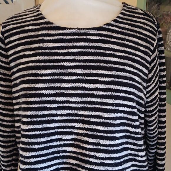 Croft and Barrow Knot Top - Picture 2 of 10